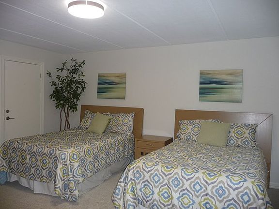 5th image of 406 Padre Blvd