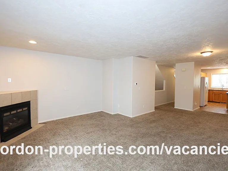 16913 NE Halsey St — Photo 18
