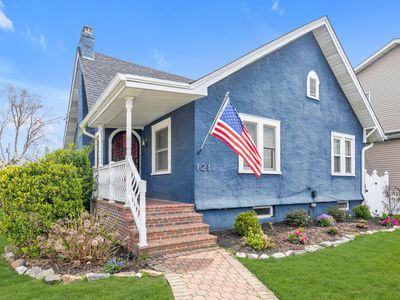 121 Central Parkway, Merrick, NY, 11566
