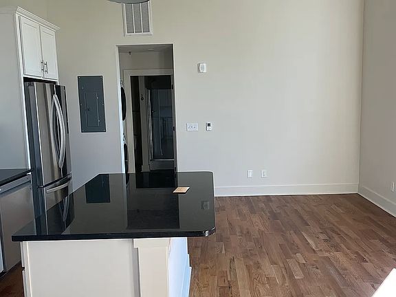 3rd image of 112 E 5th Ave