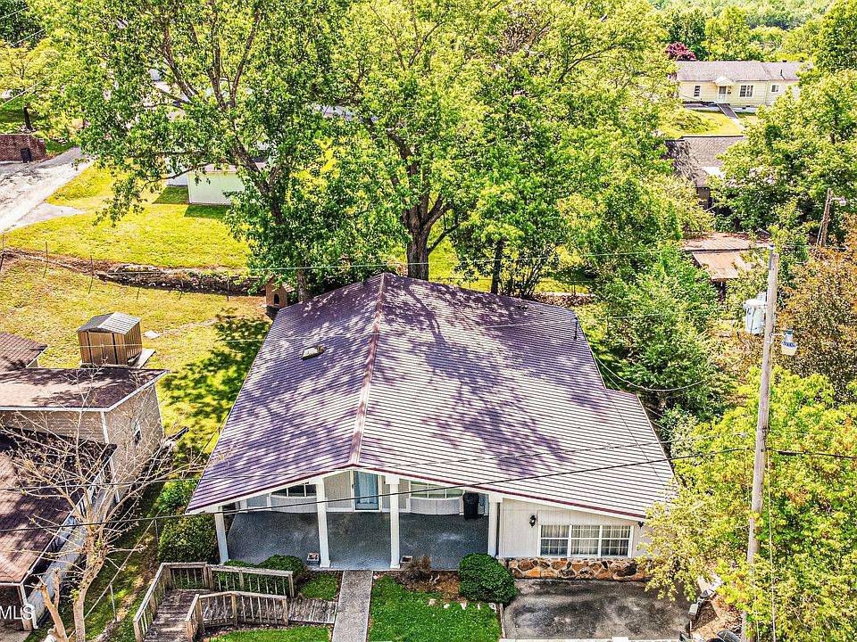 649 Hall St, Jellico, TN 37762 Zillow