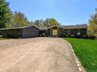 7 Admiral Ln, Norwalk, CT 06851