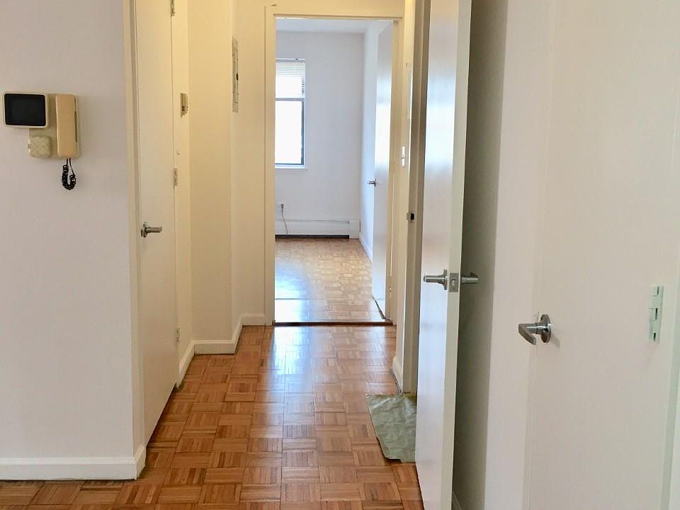 1st image of 141 Franklin Ave #6
