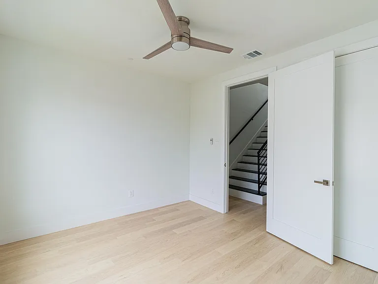 4210 Roseland Ave #104 — Photo 23