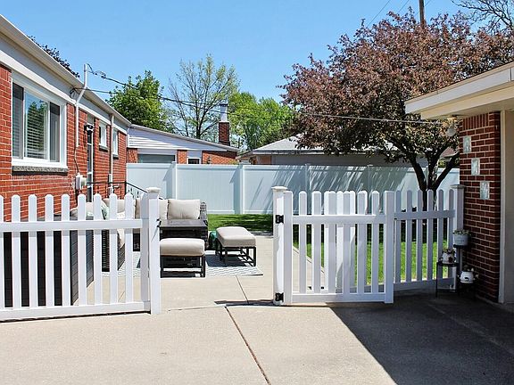 3rd image of 6642 Bison St