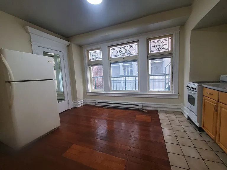 1639 W Turner St — Photo 11