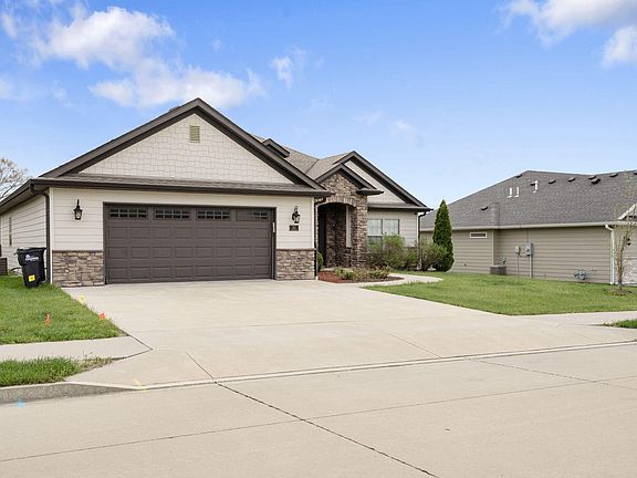 3rd image of 812 Rutland Dr