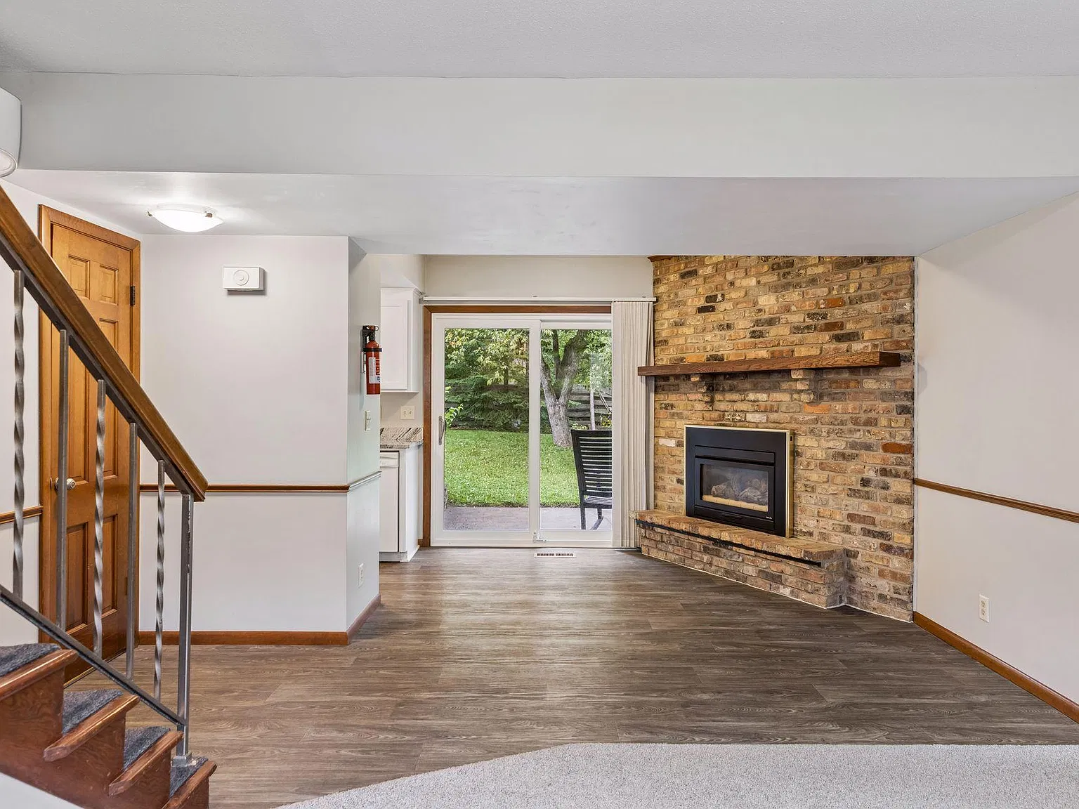 3 bed, 1.0 bath, 2040 sqft, $1,725 — Photo 4