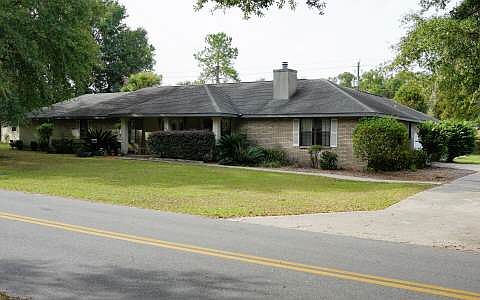1st image of 290 NW Clubview Cir
