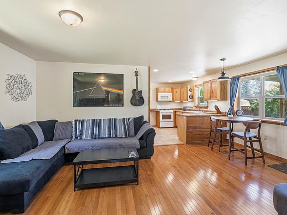 3rd image of 1019 S 6th St