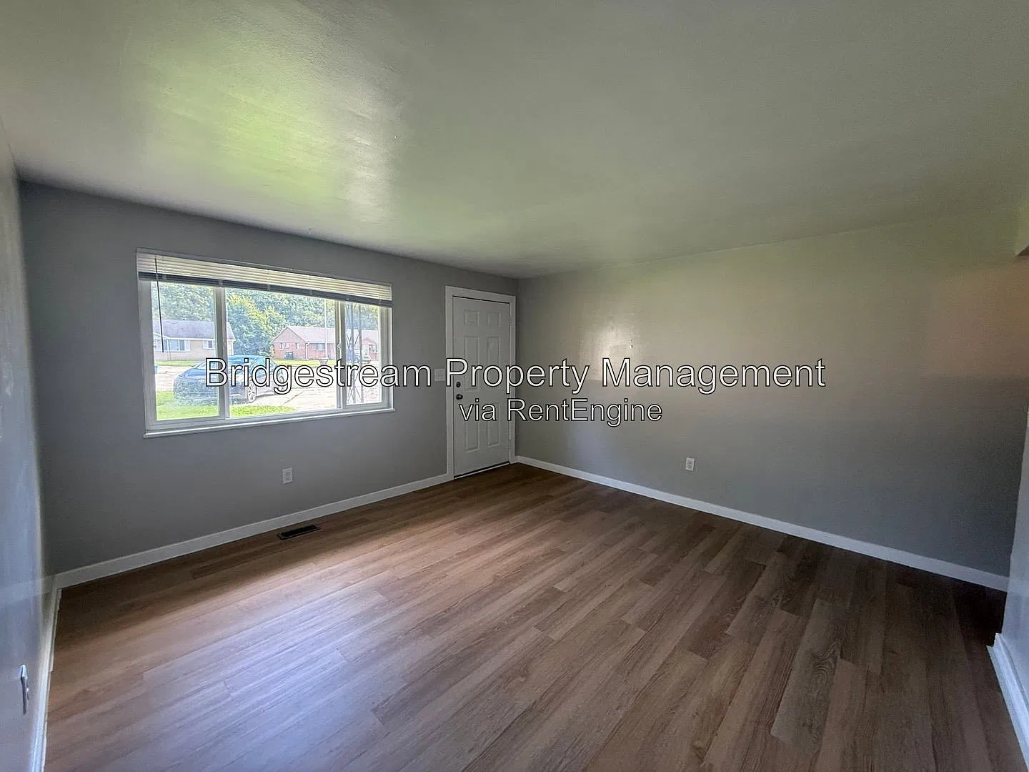 2 bed, 1.0 bath, $995 — Photo 2