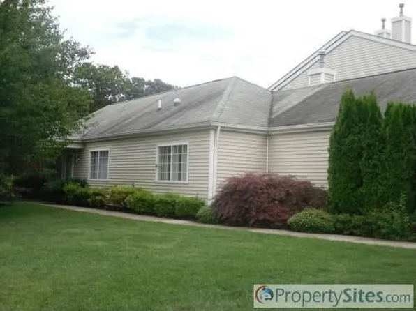 241 Barn Swallow Ct, Manorville, NY 11949