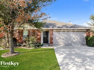 1048 Castle Top Dr, Fort Worth, TX 76109