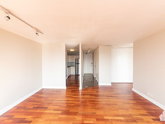 4th image of 444 W Fullerton Pkwy APT 1707