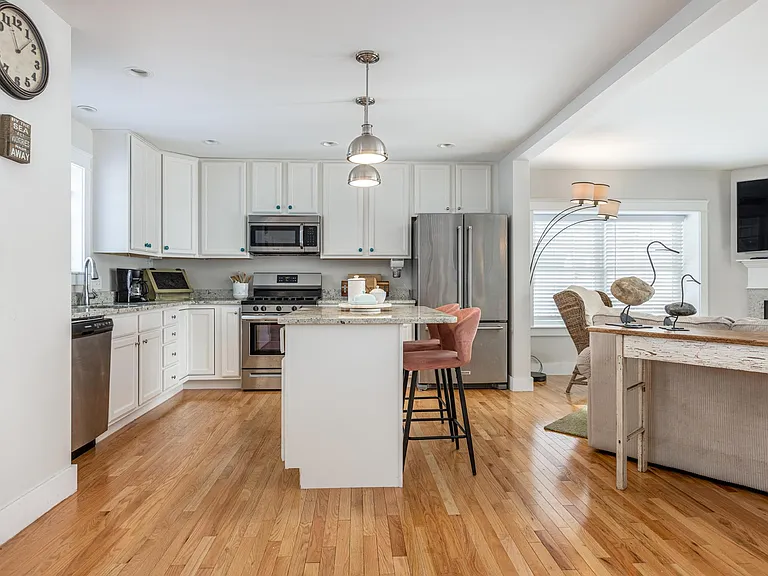 23 Lacosta Dr — Photo 6