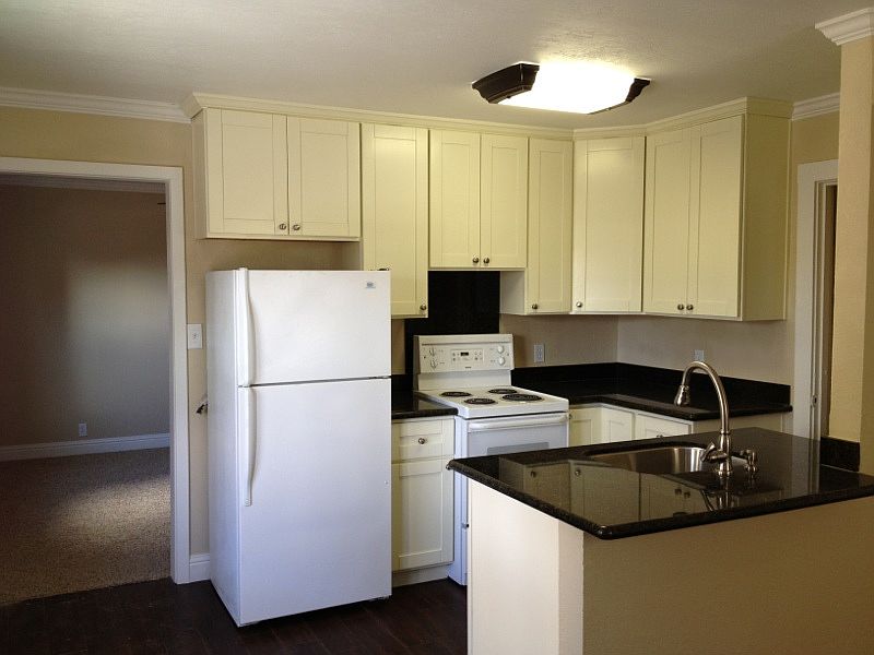 1st image of 447 N L St