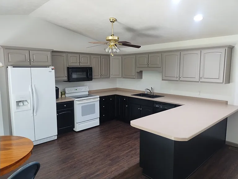 4683 Barrington Dr — Photo 7