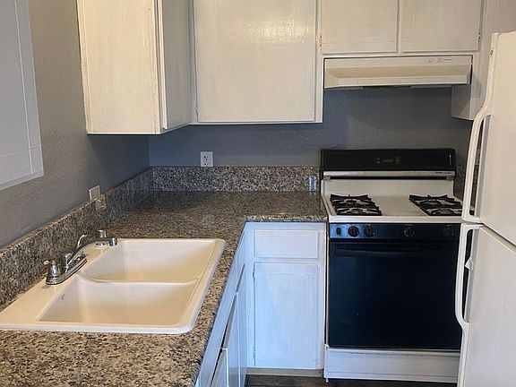 3rd image of 888 Greenfield Ave APT C