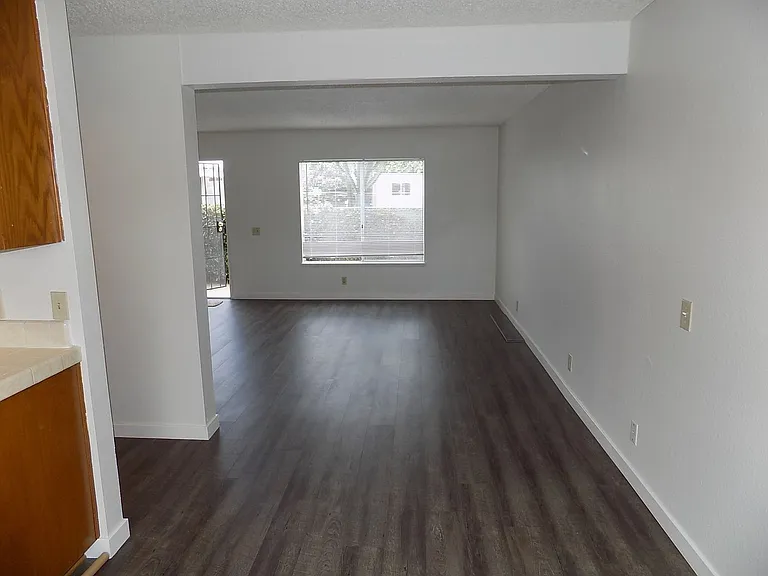 449 Montgomery St — Photo 10