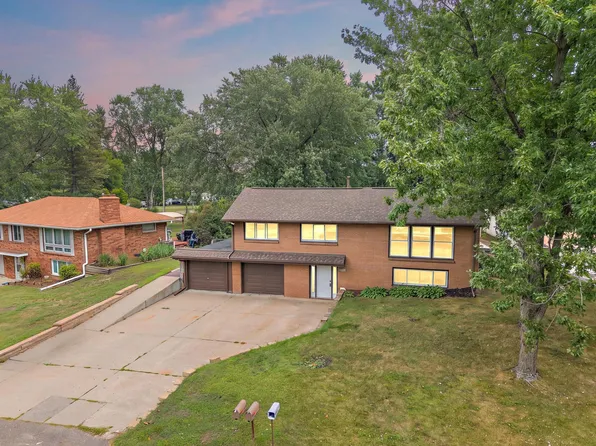 2624 Bittersweet Ln N, Maplewood, MN 55109