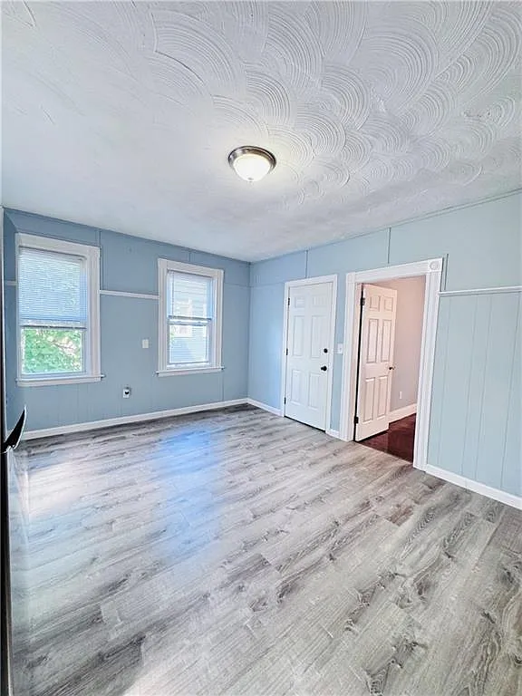 3 bed, 1302 sqft, $2,200 — Photo 4