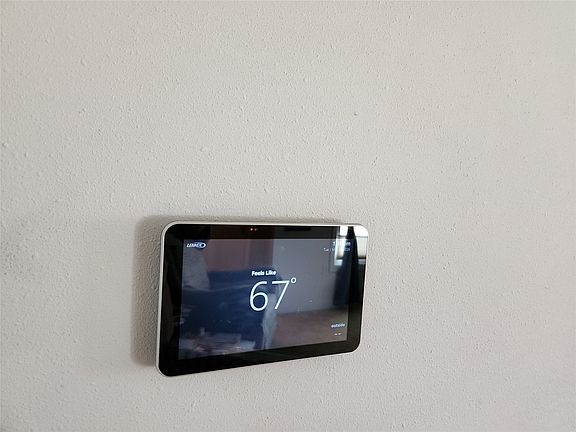 4th image of 108 Prairie St