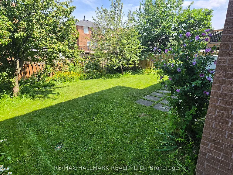 39 Pogson Dr — Photo 40