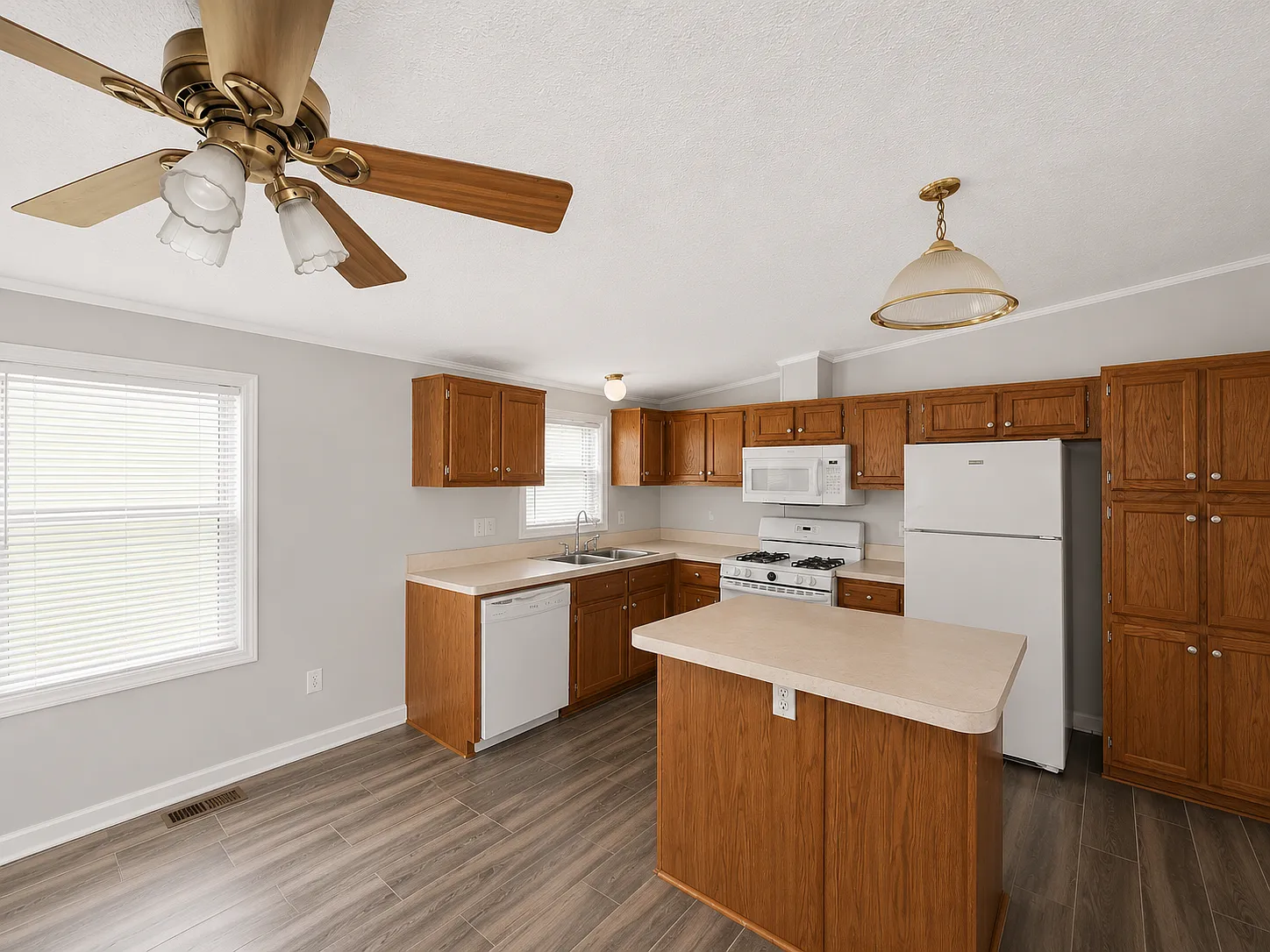 3 bed, 1056 sqft, $1,249 — Photo 2