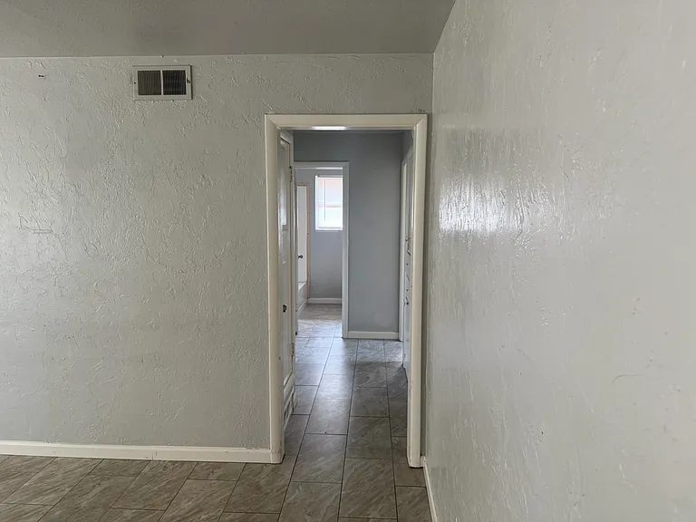 2908 SW 65th Pl — Photo 2