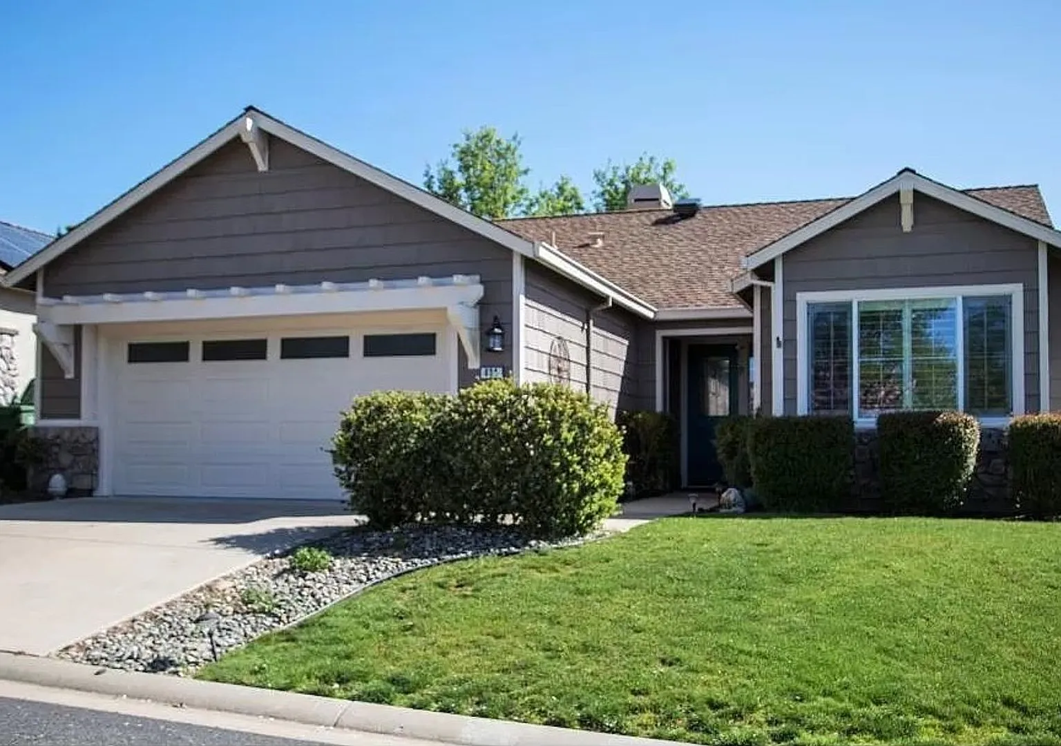 Gorgeous Saddle Creek Home Includes Sports Membership!! — Photo 1