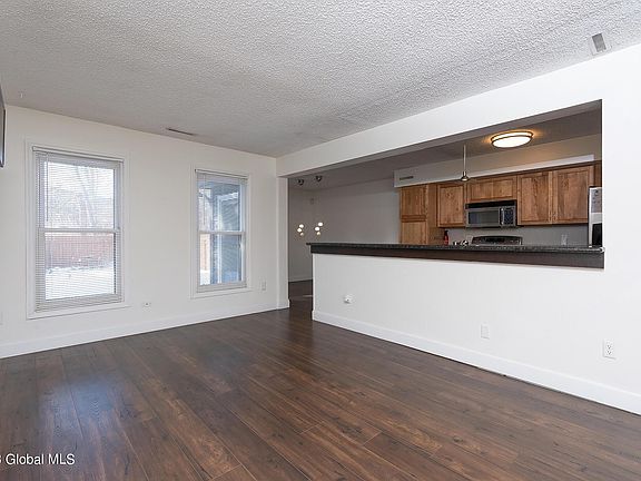 4th image of 416 Greenhill Ct