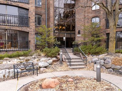 6051 Laurel Ave APT 203, Golden Valley, MN, 55416