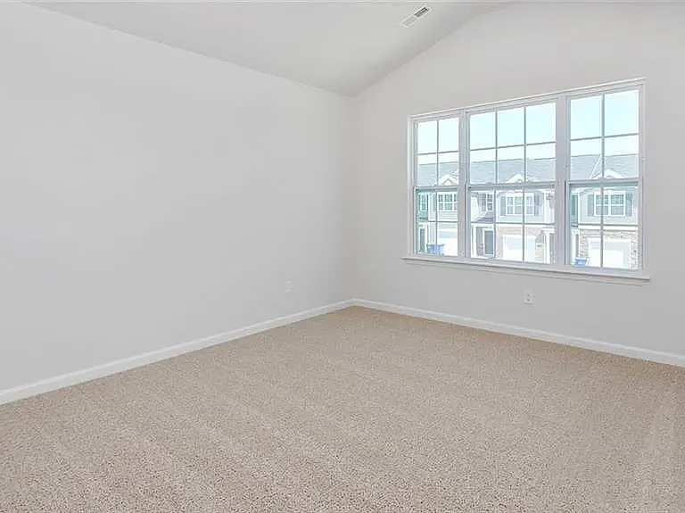 1310 Amberview Ln — Photo 5