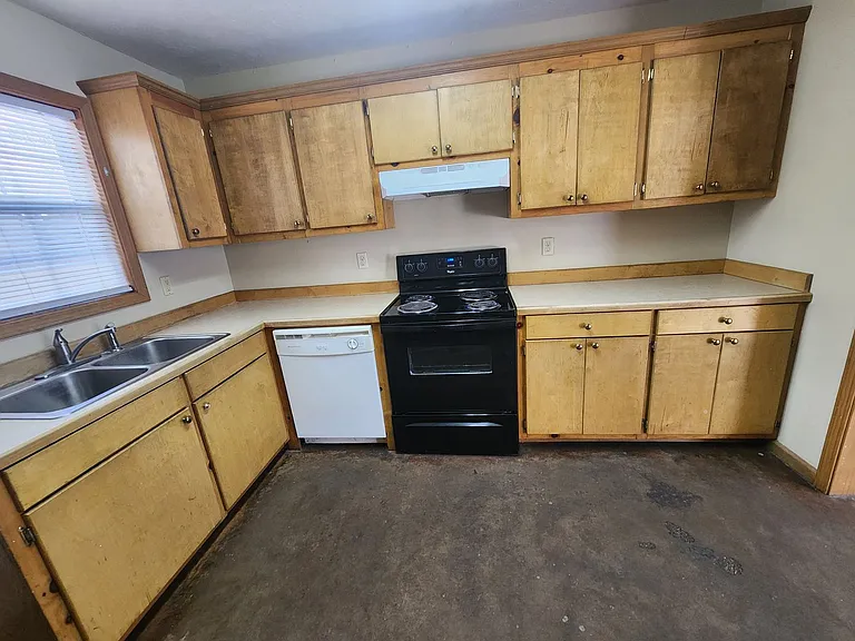 1310B Jeannie St — Photo 10