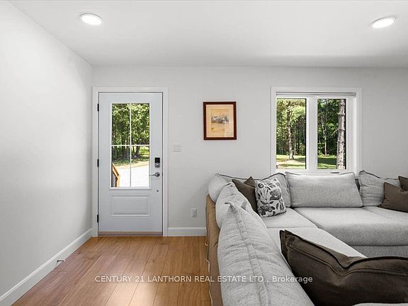 5th image of 101 Thompson Rd