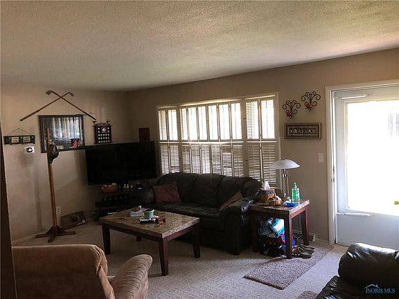 3rd image of 580 Douglas Dr