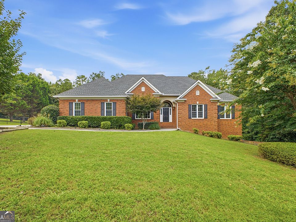 1st image of 610 Rustic Ridge Rd NE
