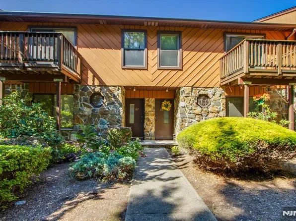 3 Brookside Hts #F, Wanaque, NJ 07465