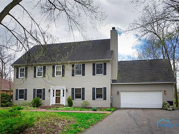 3rd image of 15597 Thornwood Dr