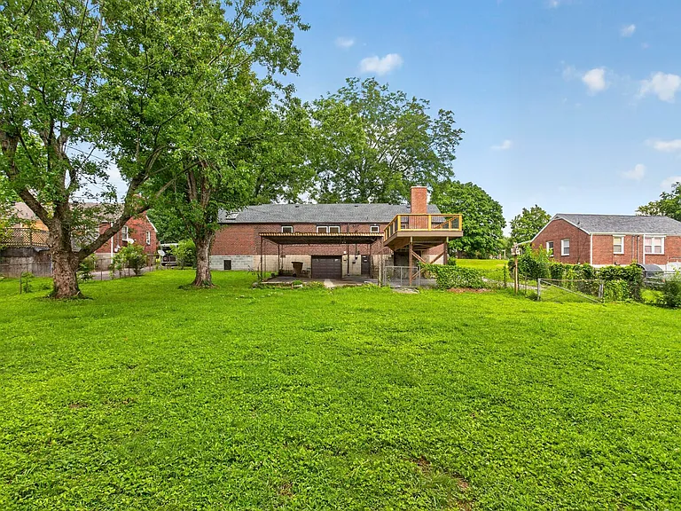214 Blanchard Pl — Photo 33