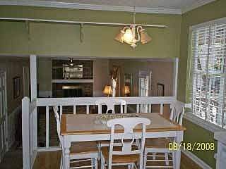 Eat in area view to Fr