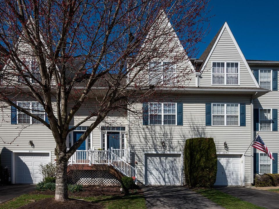 1st image of 229 Buchanan Ct