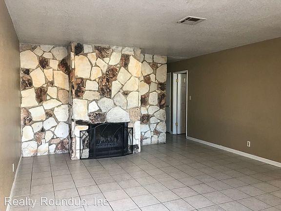2nd image of 2632 Plantation Pl
