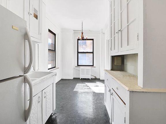 2nd image of 215 W 92nd St APT 5G
