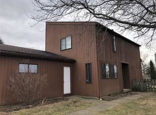 19 Live Oak Ct, Penfield, NY 14526