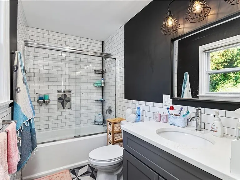 4 James St #1 — Photo 14