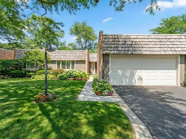 1904 Somerset Ln, Northbrook, IL 60062