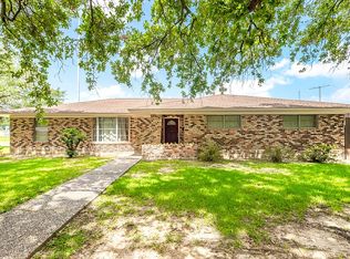 2090 Longfellow Dr, Beaumont, TX 77706