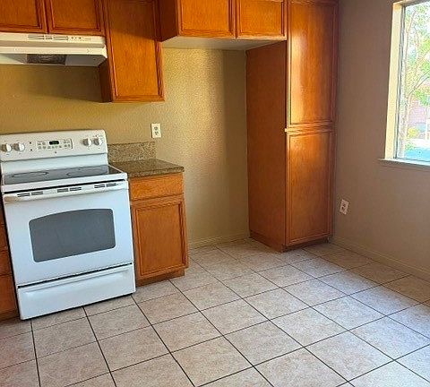 5th image of 1518 Border Ave Unit B