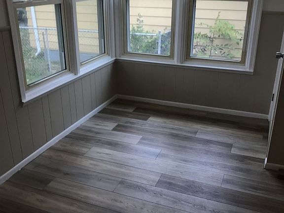 5th image of 22483 Wilmot Ave